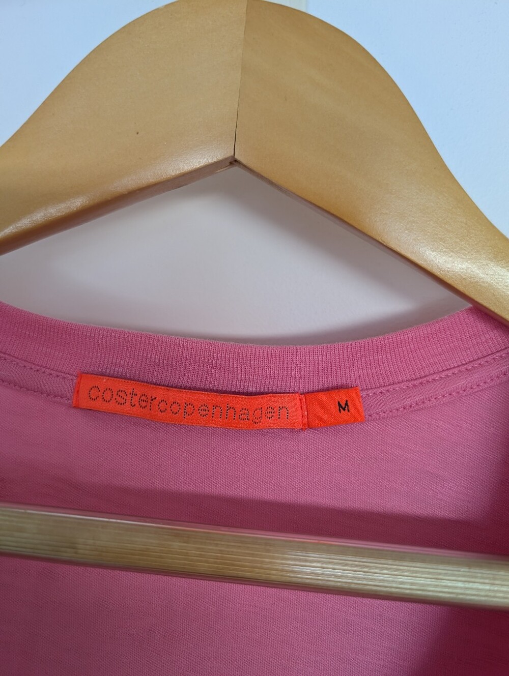 Coster Copenhagen Pink V-Neck Short Sleeve T-Shirt Size Medium - Picture 2 of 4